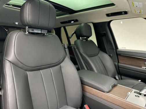 2026 Land Rover Range Rover P530 SE 7 Seat