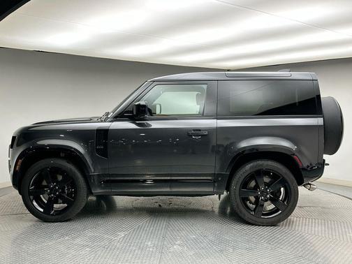 2026 Land Rover Defender V8