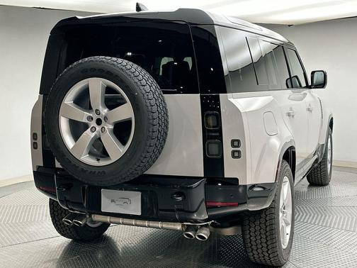 2026 Land Rover Defender P500 X-Dynamic SE