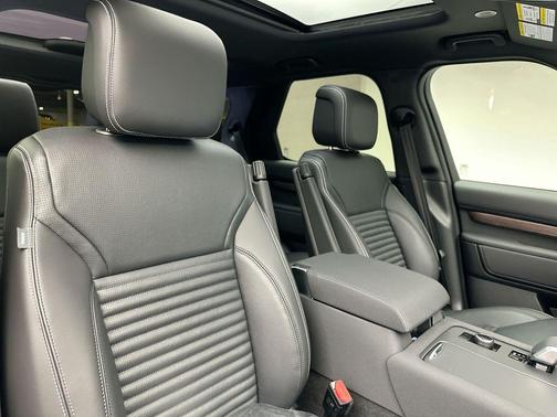 2025 Land Rover Discovery P300 S