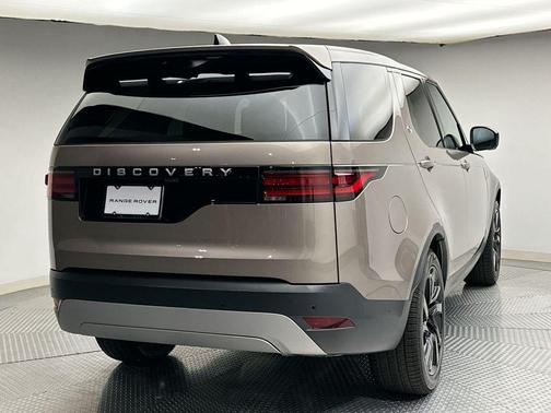2025 Land Rover Discovery P300 S