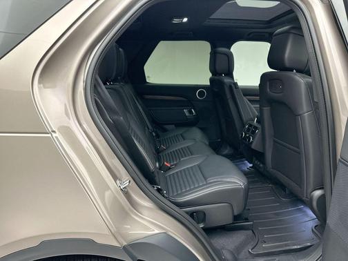 2025 Land Rover Discovery P300 S
