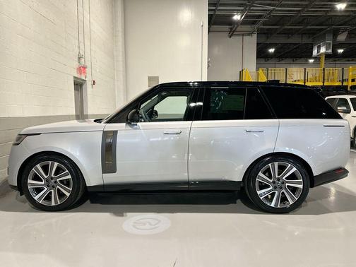2025 Land Rover Range Rover P615 SV
