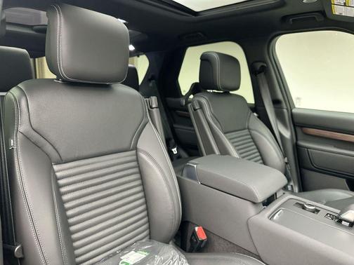 2026 Land Rover Discovery S