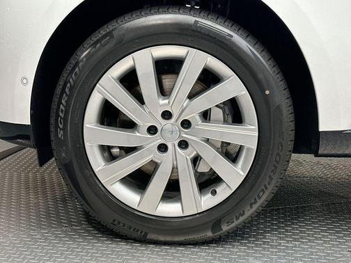2025 Land Rover Range Rover P400 SE 7 Seat