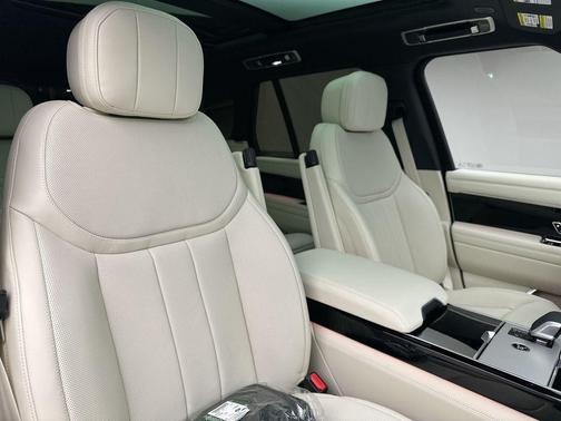 2025 Land Rover Range Rover P400 SE