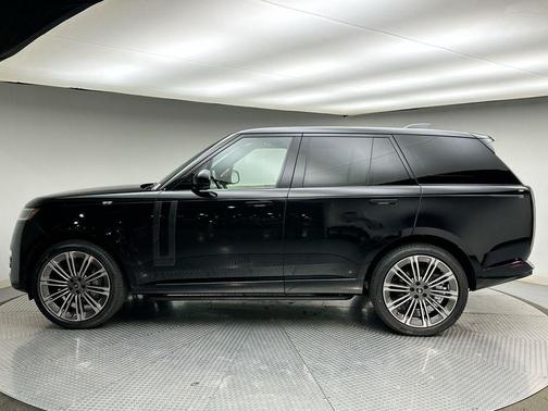 2025 Land Rover Range Rover P400 SE