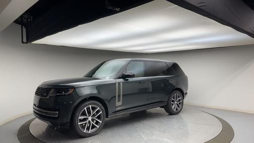 Green 2024 Land Rover Range Rover SE