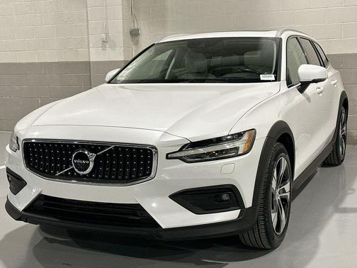 2022 Volvo V60 Cross Country T5