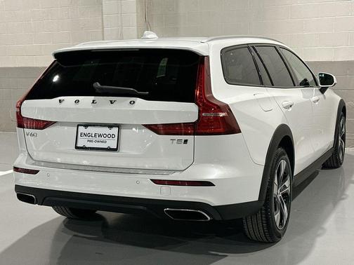 2022 Volvo V60 Cross Country T5