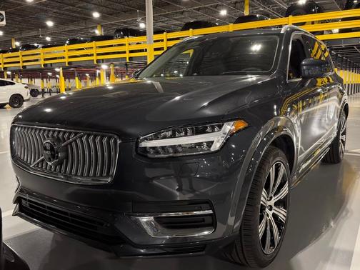 Gray Metallic 2022 Volvo XC90 Recharge Plug-In Hybrid T8 Inscription 6 Passenger