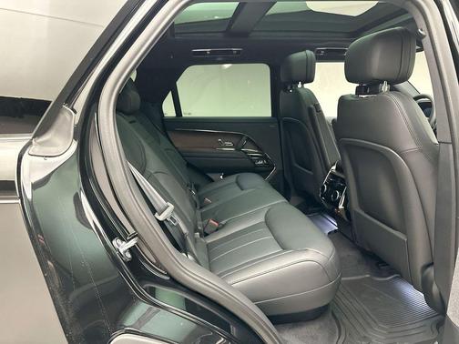 Santorini Black 2024 Land Rover Range Rover Sport SE