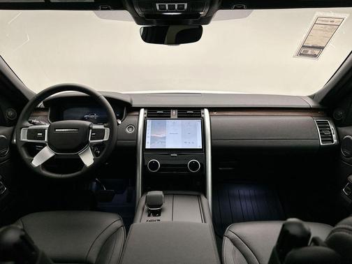 2025 Land Rover Discovery P300 S