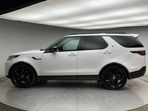 Fuji White 2025 Land Rover Discovery P300 S
