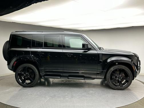 Santorini Black Metallic 2026 Land Rover Defender X-Dynamic SE