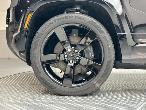 Santorini Black Metallic 2026 Land Rover Defender X-Dynamic SE