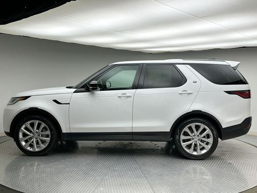 Fuji White 2026 Land Rover Discovery S
