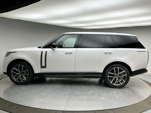 Ostuni Pearl Wht Prem Met 2026 Land Rover Range Rover SE