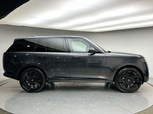 2025 Land Rover Range Rover P400 SE