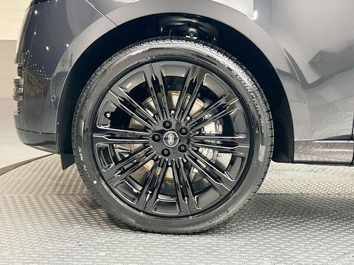 2025 Land Rover Range Rover P400 SE