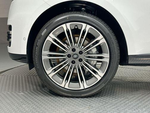 2025 Land Rover Range Rover P530 SE