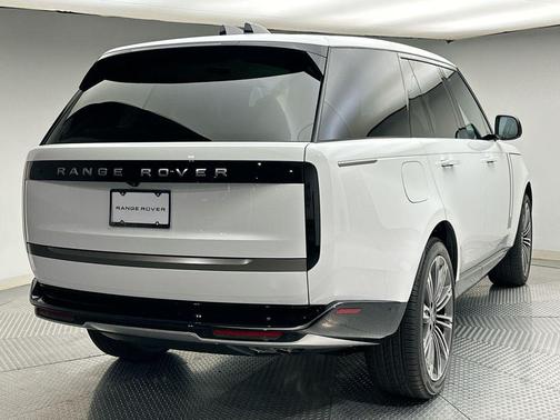 2025 Land Rover Range Rover P530 SE