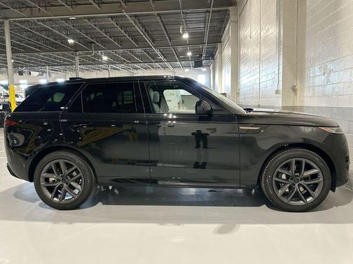 2026 Land Rover Range Rover Sport SE