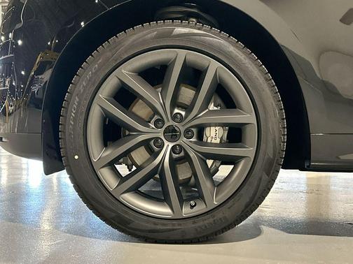 2026 Land Rover Range Rover Sport SE