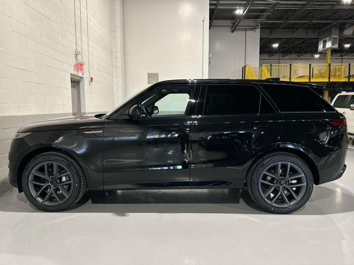 2026 Land Rover Range Rover Sport SE