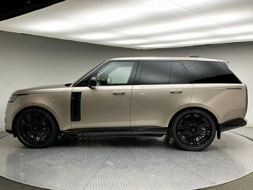 Batumi Gold Premium Metallic 2027 Land Rover Range Rover SE