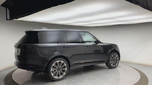2026 Land Rover Range Rover P530 SE