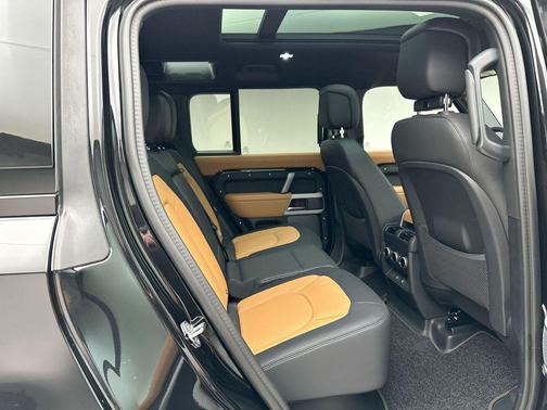2024 Land Rover Defender 110 P400 X-Dynamic SE