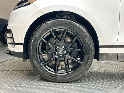 2026 Land Rover Range Rover Velar P250 SE R-Dynamic