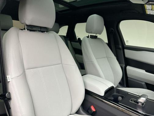 2026 Land Rover Range Rover Velar P250 SE R-Dynamic
