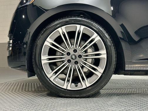 2025 Land Rover Range Rover P400 SE