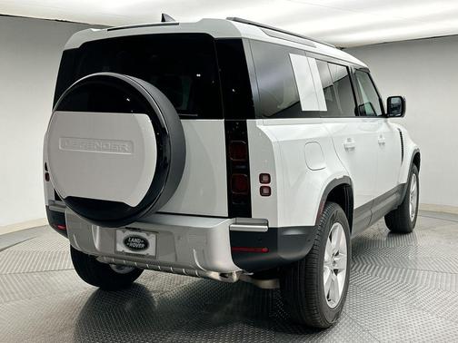 2025 Land Rover Defender 110 P300