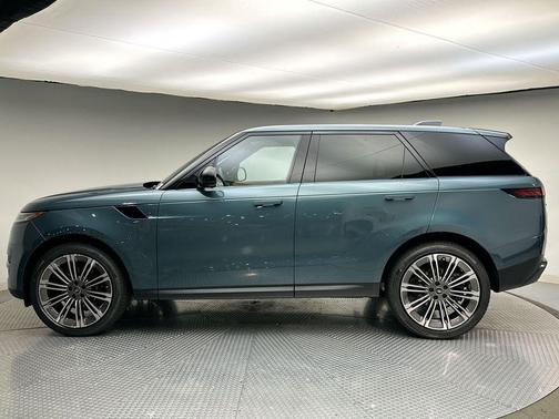 Giola Green 2025 Land Rover Range Rover Sport P360 SE