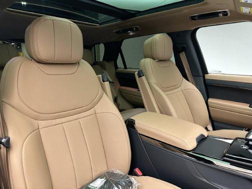 Giola Green Metallic 2025 Land Rover Range Rover Sport P360 SE