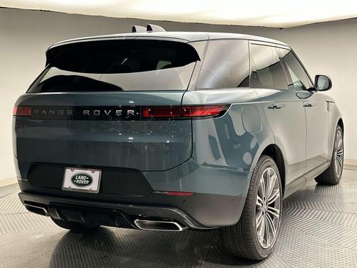 Giola Green 2025 Land Rover Range Rover Sport P360 SE