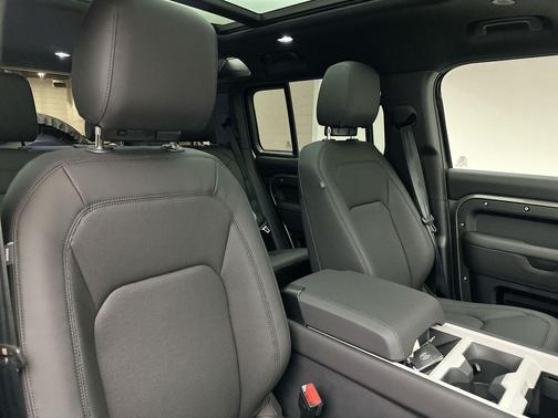 2025 Land Rover Defender 110 P400 S