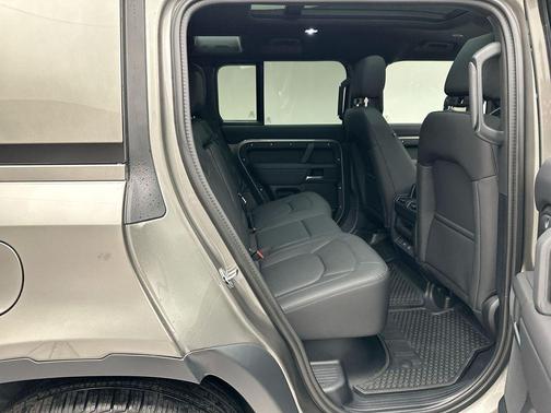 2025 Land Rover Defender 110 P400 S