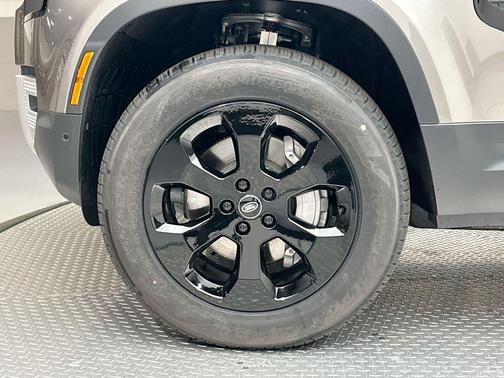 2025 Land Rover Defender 110 P400 S