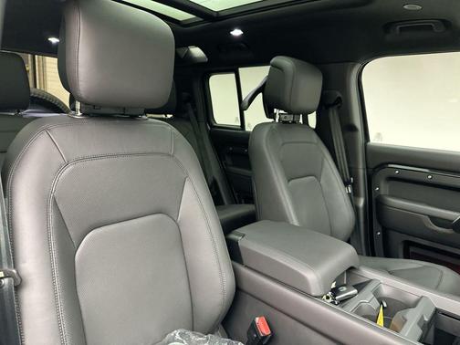 2025 Land Rover Defender 110 P400 X-Dynamic SE