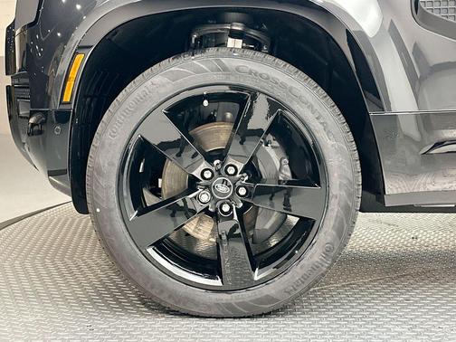 2025 Land Rover Defender 110 P400 X-Dynamic SE