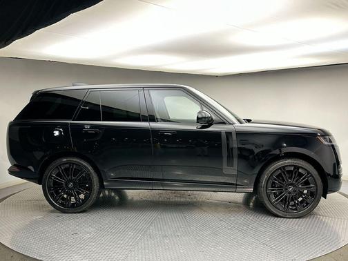 2025 Land Rover Range Rover P530 SE