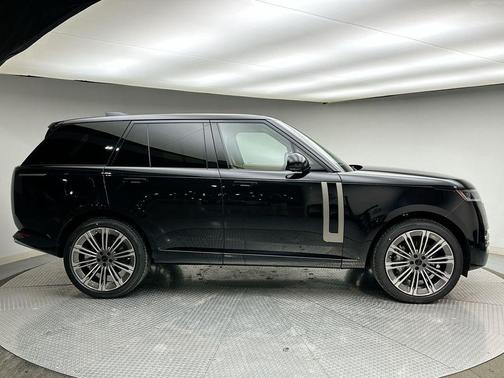 2026 Land Rover Range Rover P530 SE