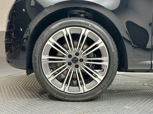 2026 Land Rover Range Rover Sport SE