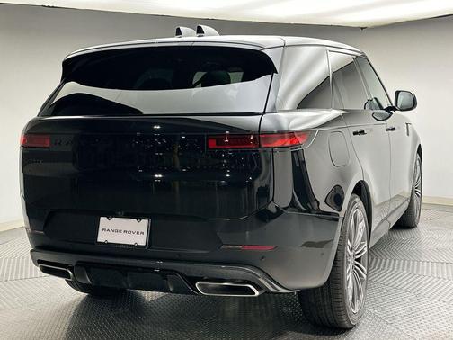 2026 Land Rover Range Rover Sport SE