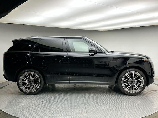 2026 Land Rover Range Rover Sport SE