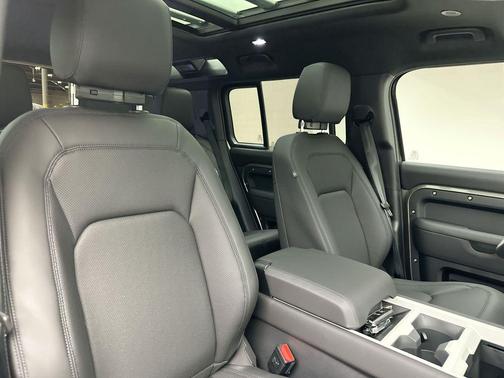 2025 Land Rover Defender 110 P400 S